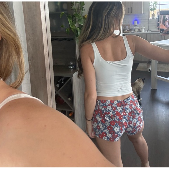 Hollister Floral Denim Low Rise Shorts (Size 3) - Picture 3 of 6